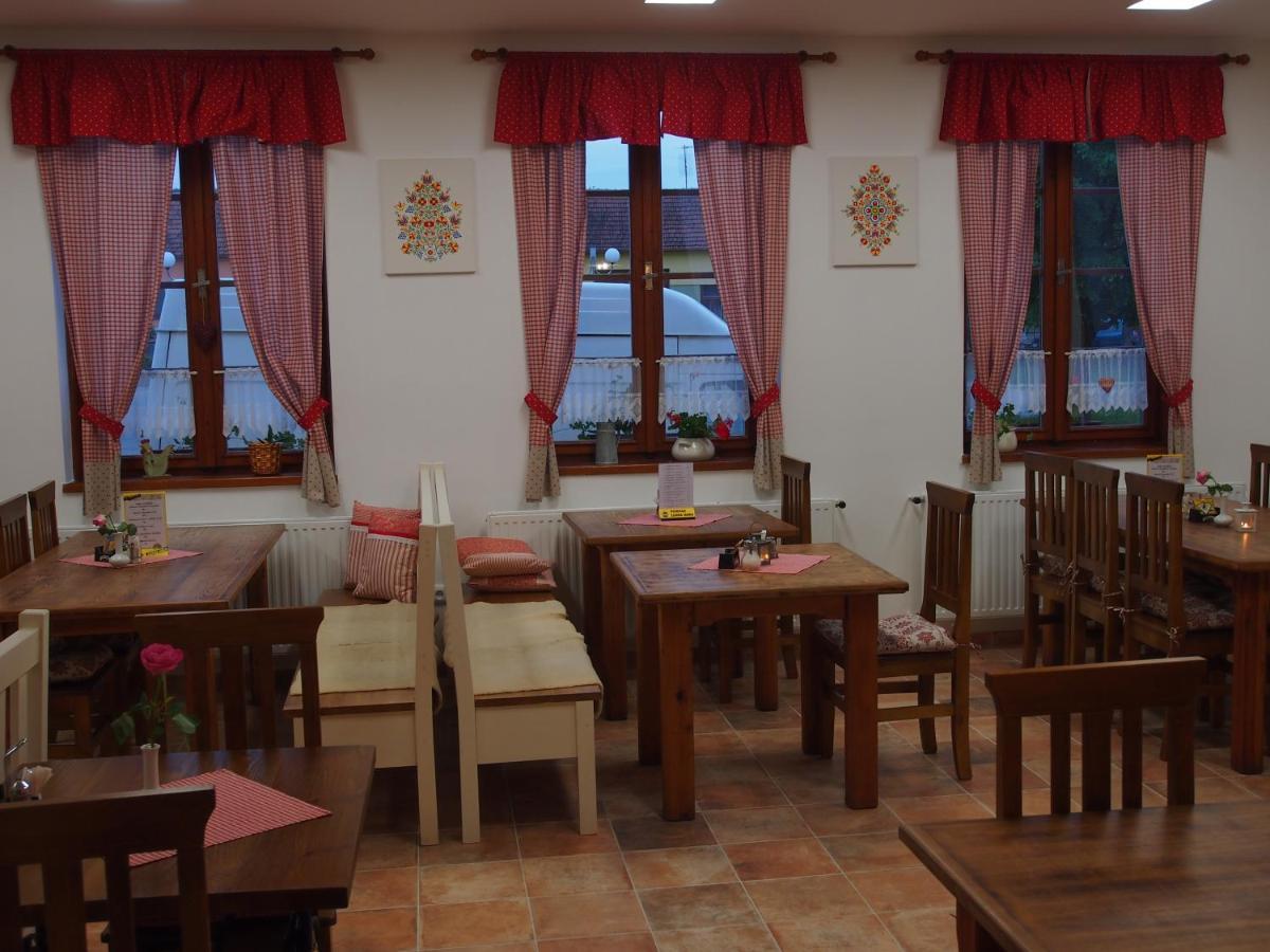 A Restaurace U Hroznu 3* Велке-Біловіце